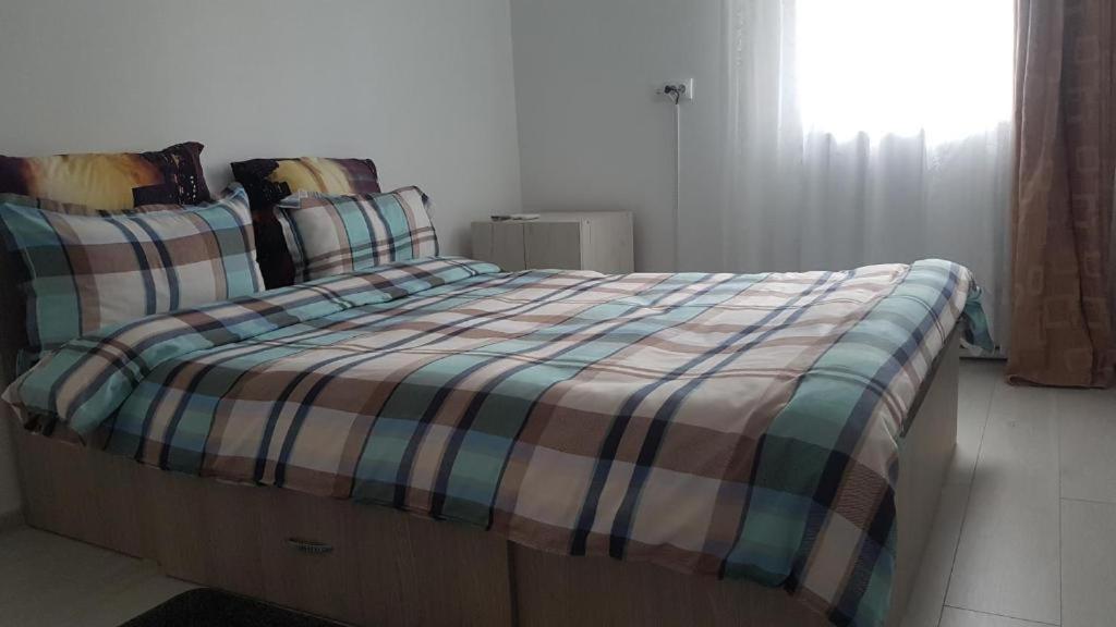 Lucky Apartment Питешти Экстерьер фото